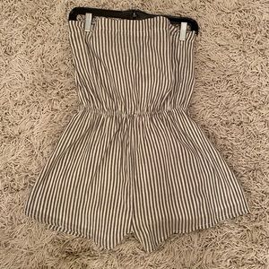 Stripped strapless romper